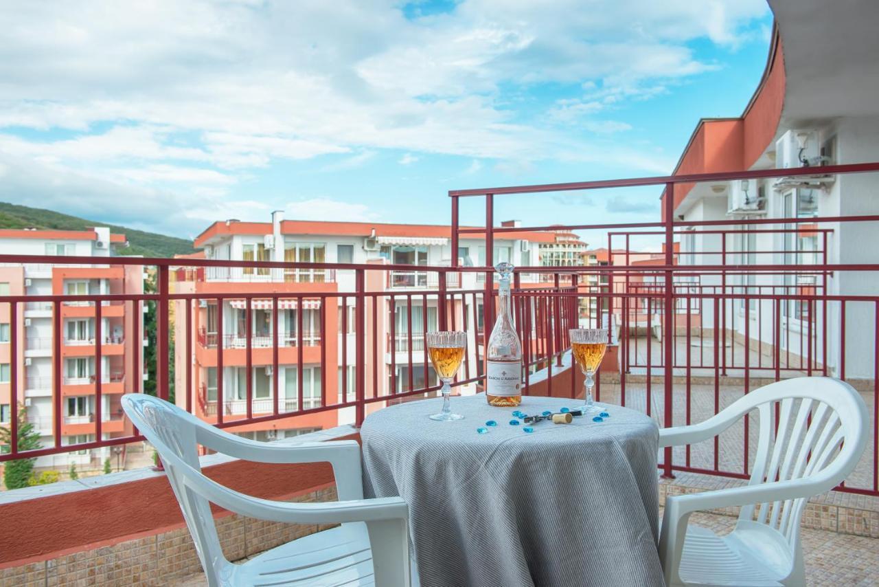 Privilege Beach Apartments Sveti Vlas Esterno foto