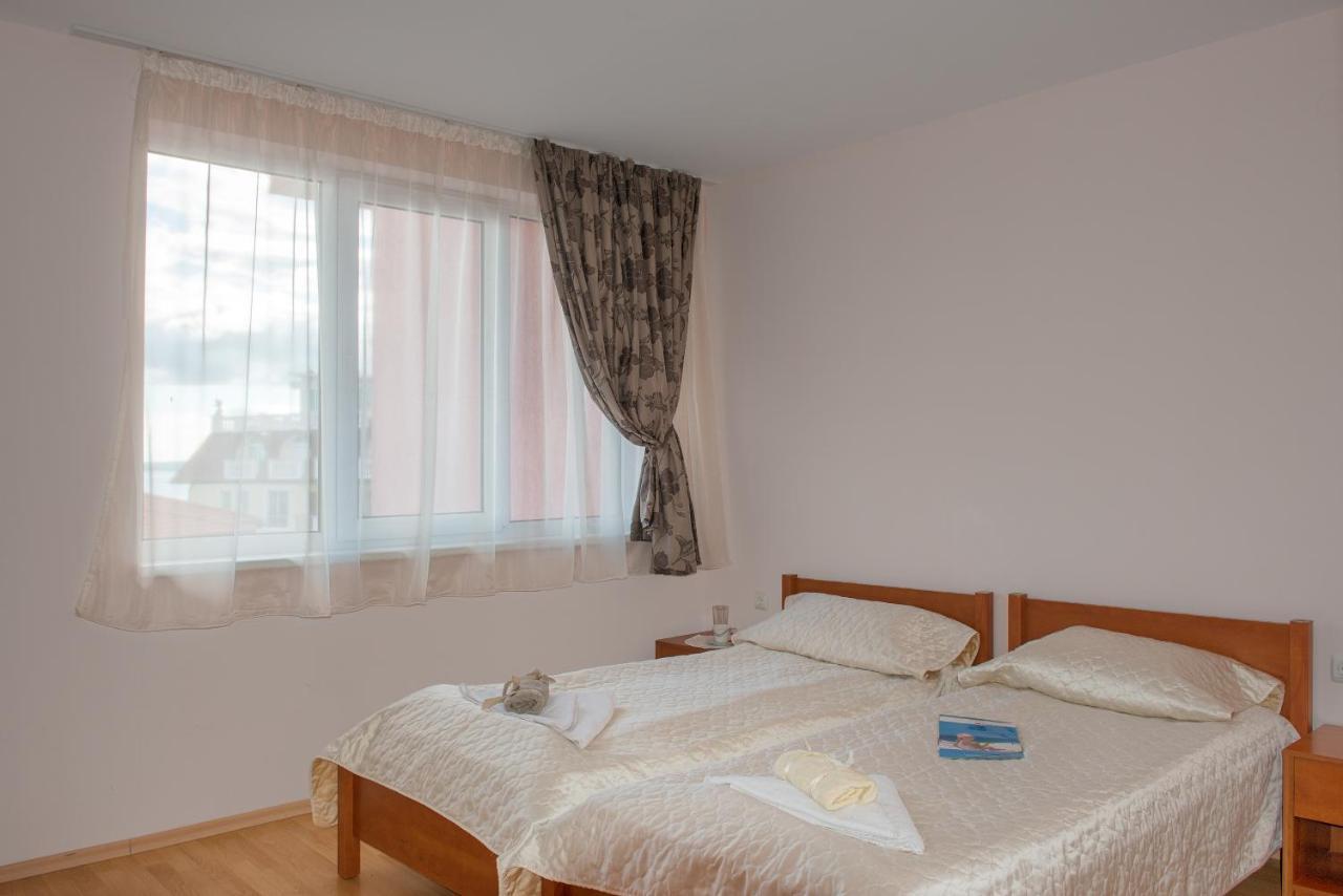 Privilege Beach Apartments Sveti Vlas Esterno foto