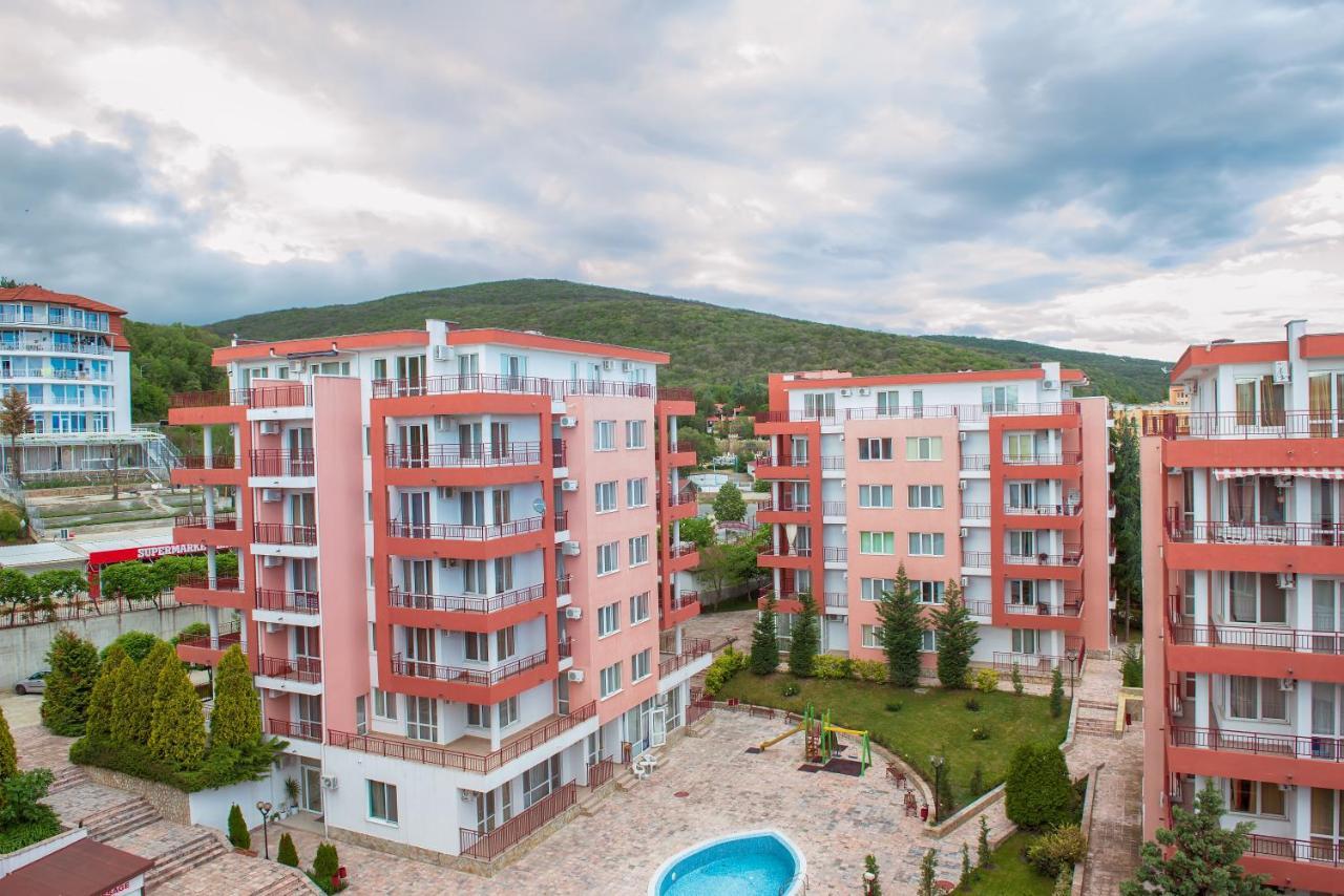 Privilege Beach Apartments Sveti Vlas Esterno foto