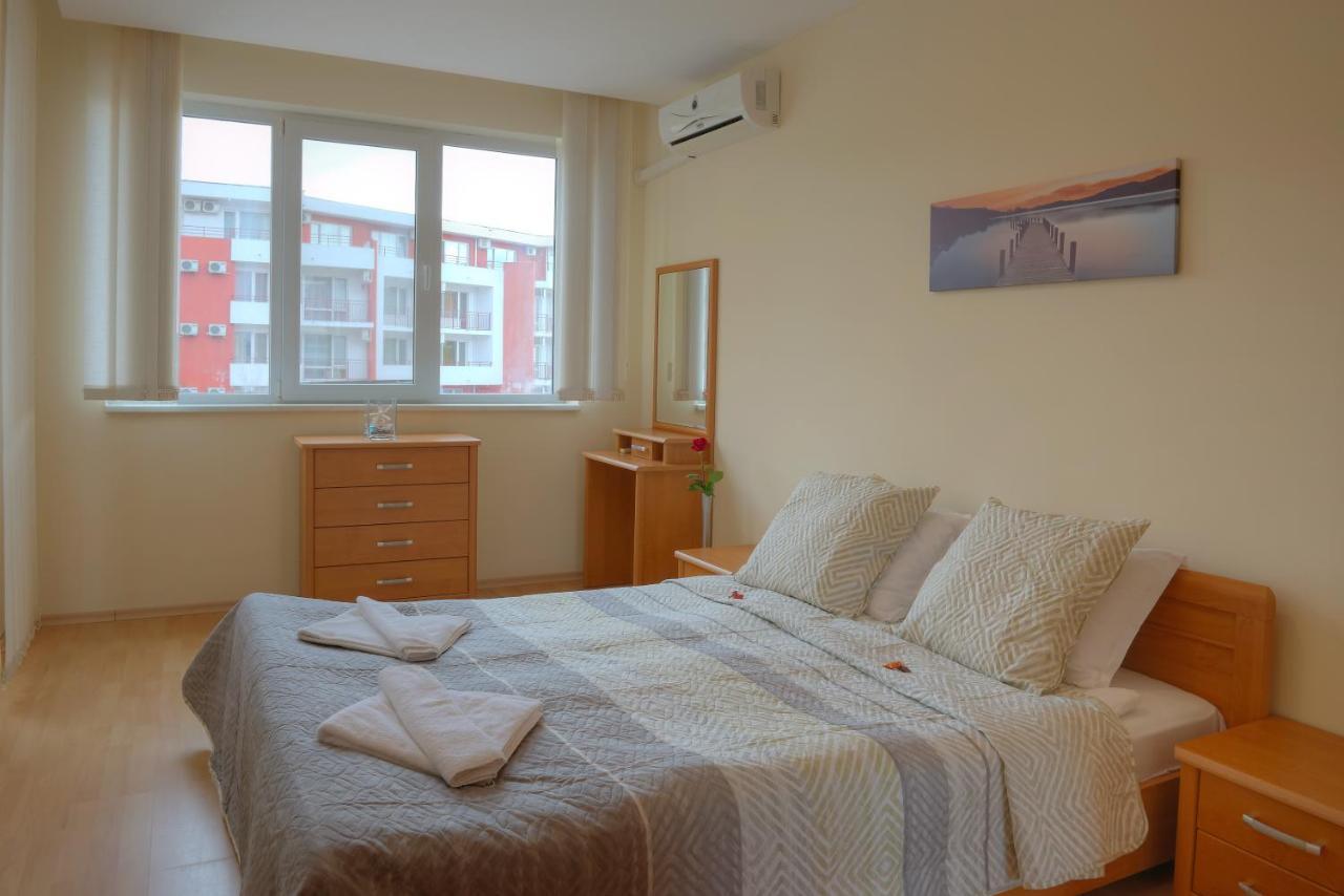 Privilege Beach Apartments Sveti Vlas Esterno foto