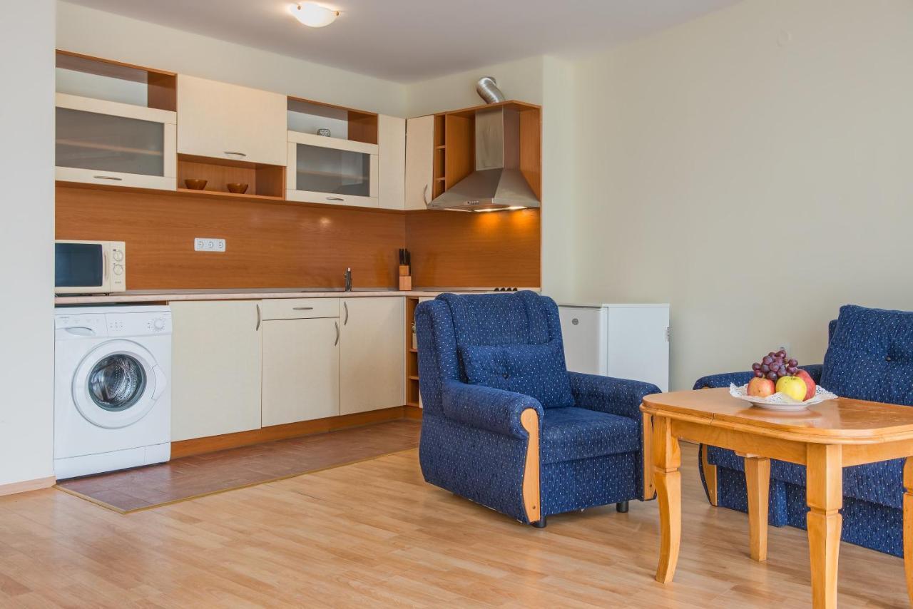 Privilege Beach Apartments Sveti Vlas Esterno foto