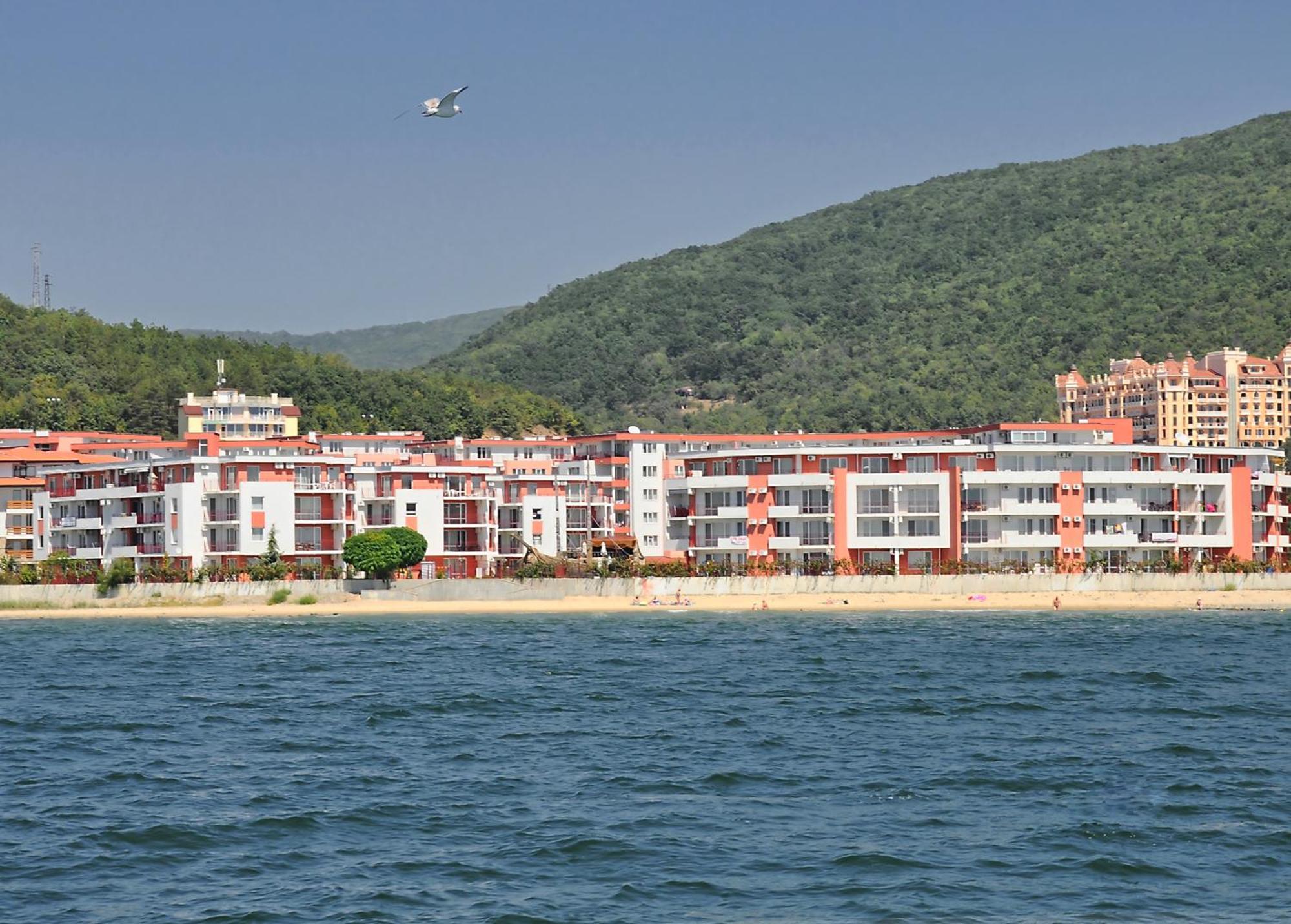 Privilege Beach Apartments Sveti Vlas Esterno foto
